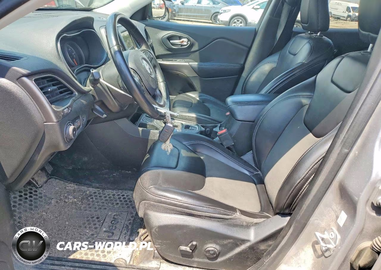 2019 Jeep Cherokee Latitude Plus VIN:1C4PJLLX1KD290928 - 7