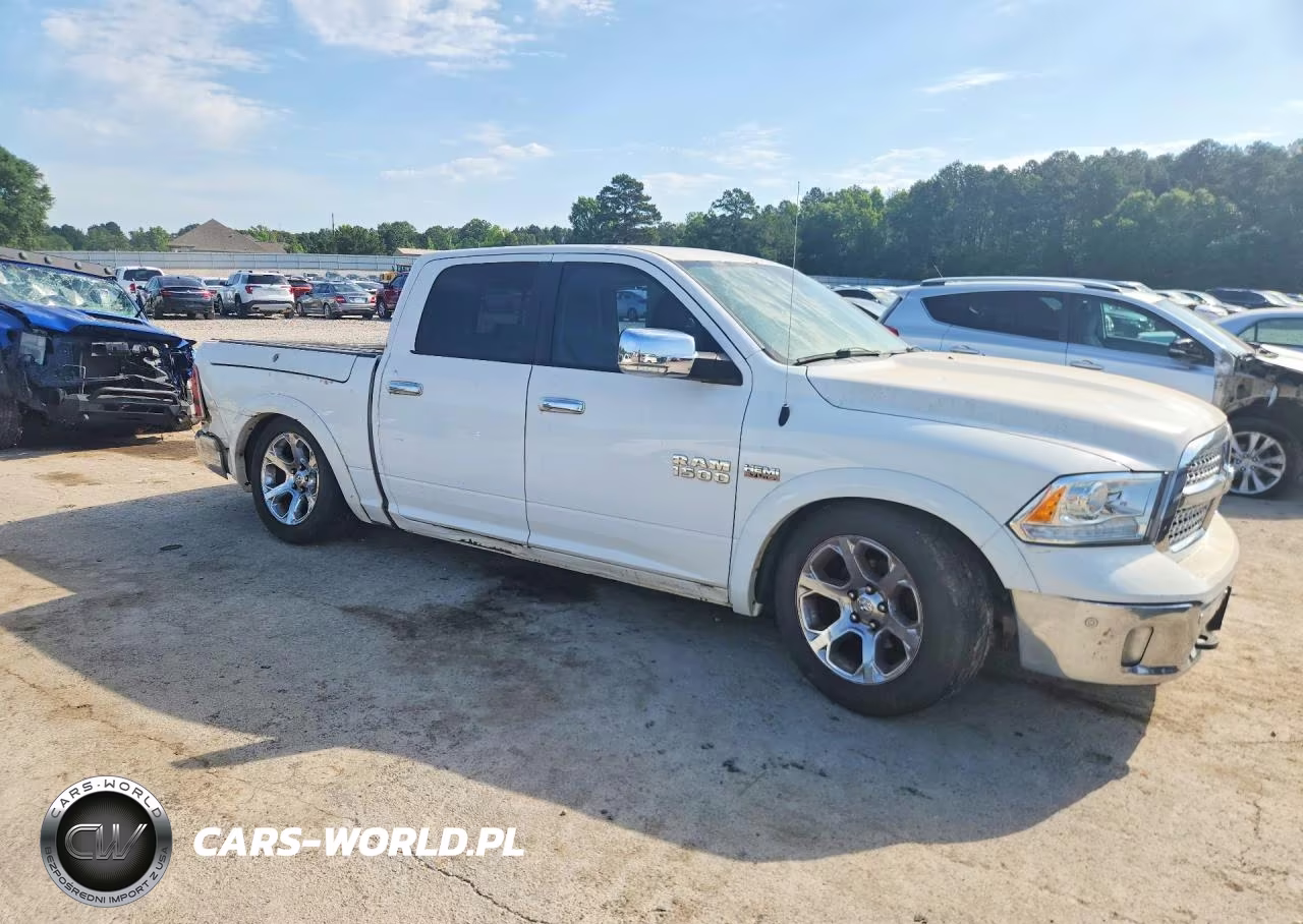 2017 Ram 1500 Laramie VIN:1C6RR7NT1HS568984 - 4