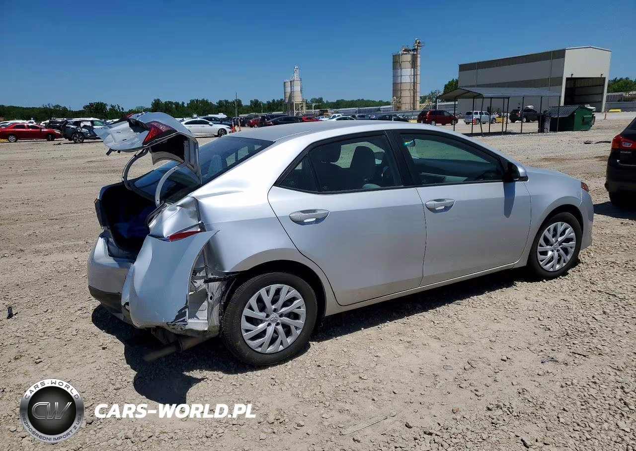 2019 Toyota Corolla Le VIN:5YFBURHE8KP883503 - 3