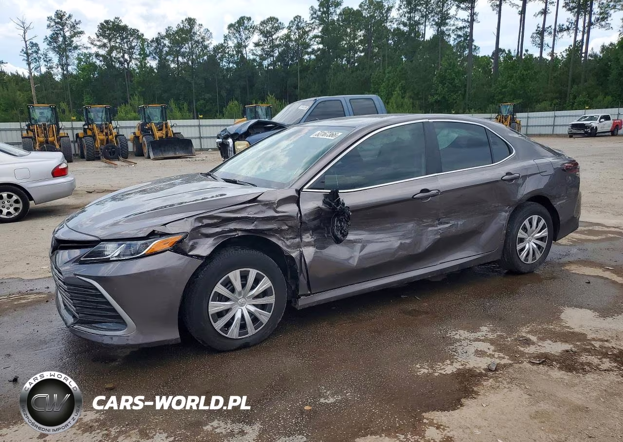 2024 Toyota Camry Le – zdjęcie 1 z 12