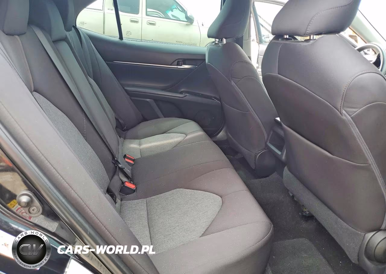 2018 Toyota Camry Le VIN:4T1B11HK4JU058426 - 10
