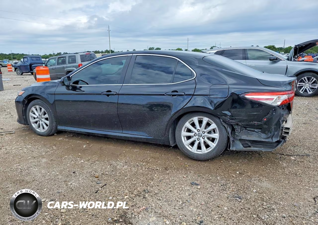 2018 Toyota Camry Le VIN:4T1B11HK4JU058426 - 2