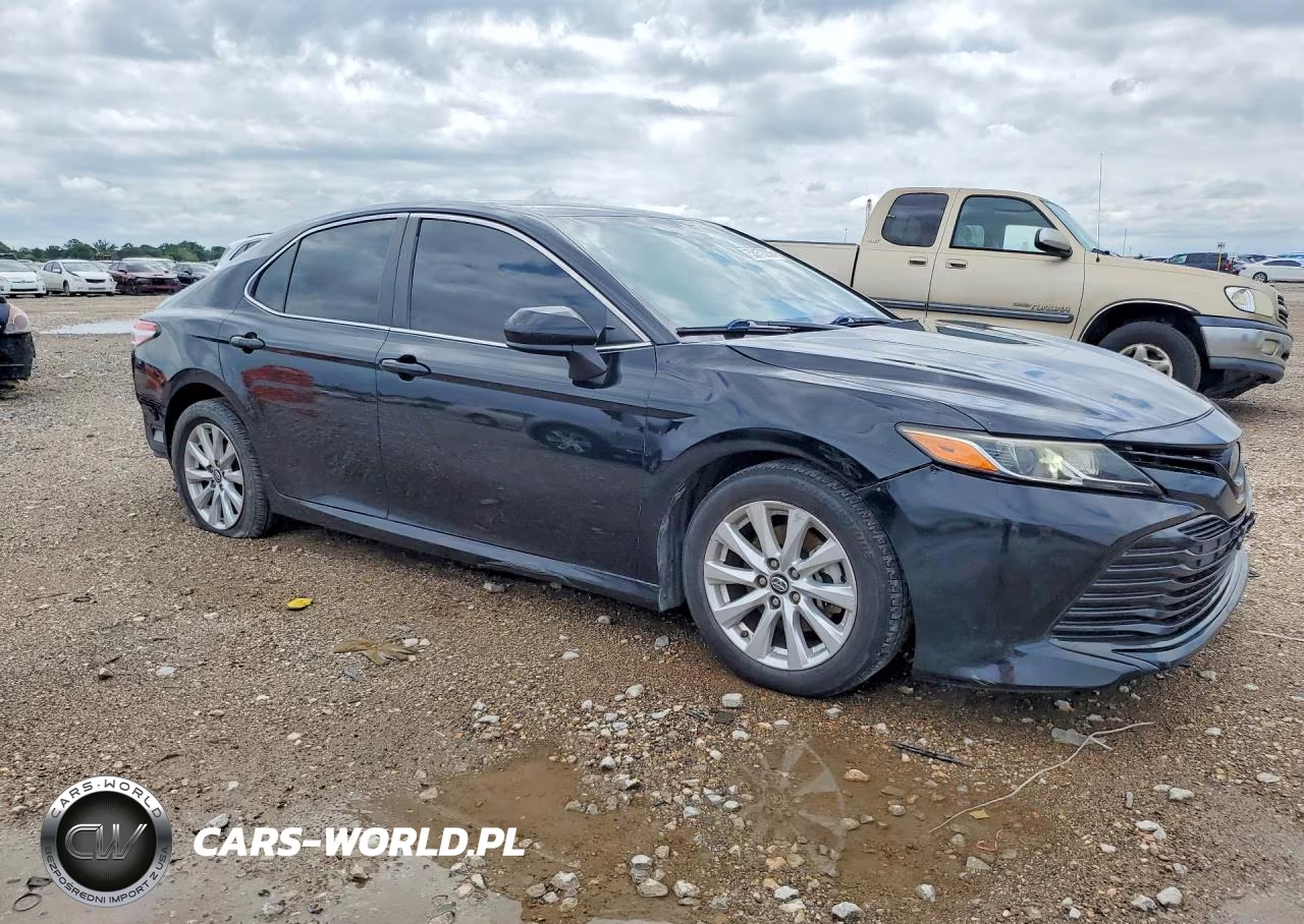 2018 Toyota Camry Le VIN:4T1B11HK4JU058426 - 4