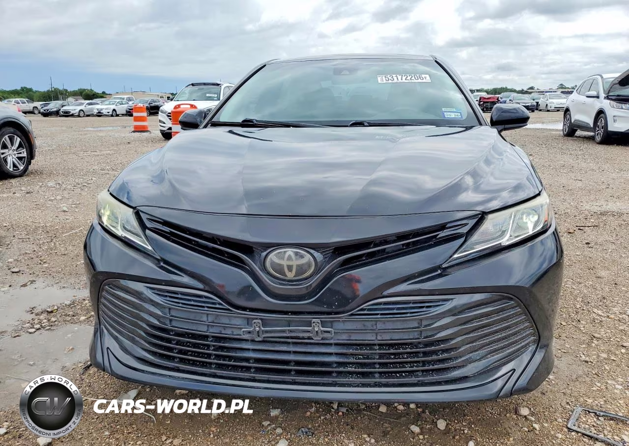 2018 Toyota Camry Le VIN:4T1B11HK4JU058426 - 5
