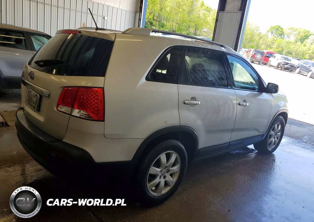 2013 Kia Sorento Lx VIN:5XYKTDA24DG351792 - 3