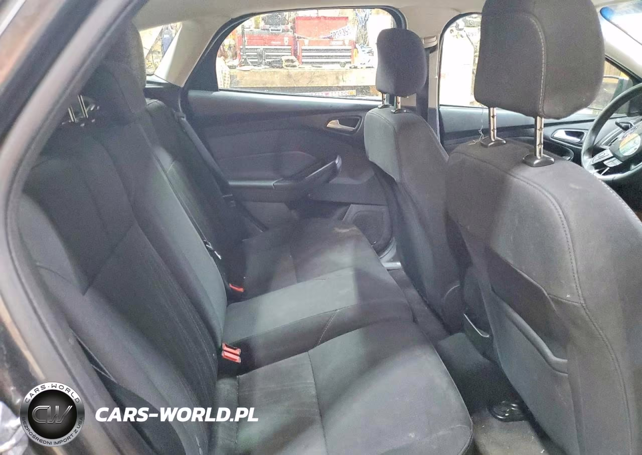 2018 Ford Focus Se VIN:1FADP3K20JL324343 - 10