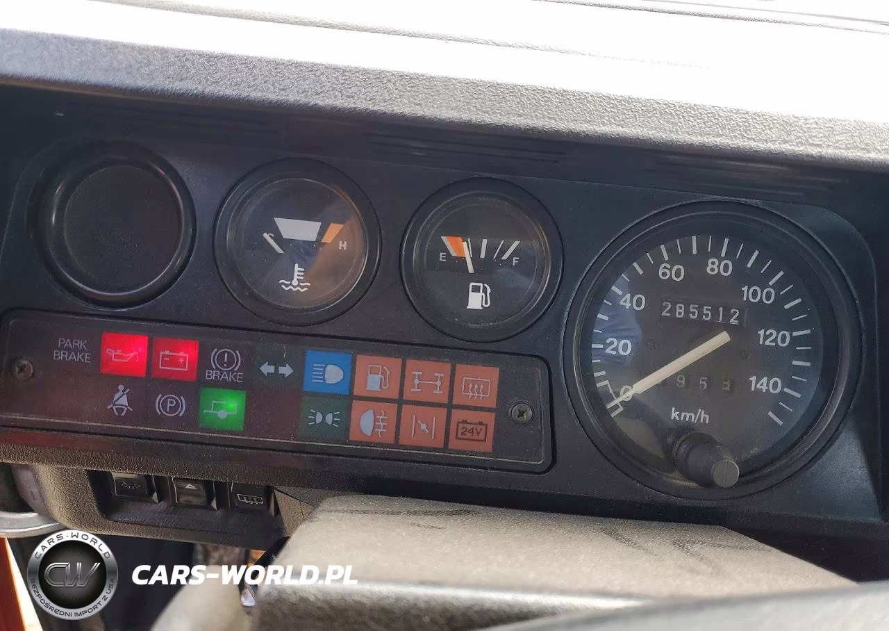 1991 Land Rover Defender VIN:SALLDVAF8HA702049 - 9