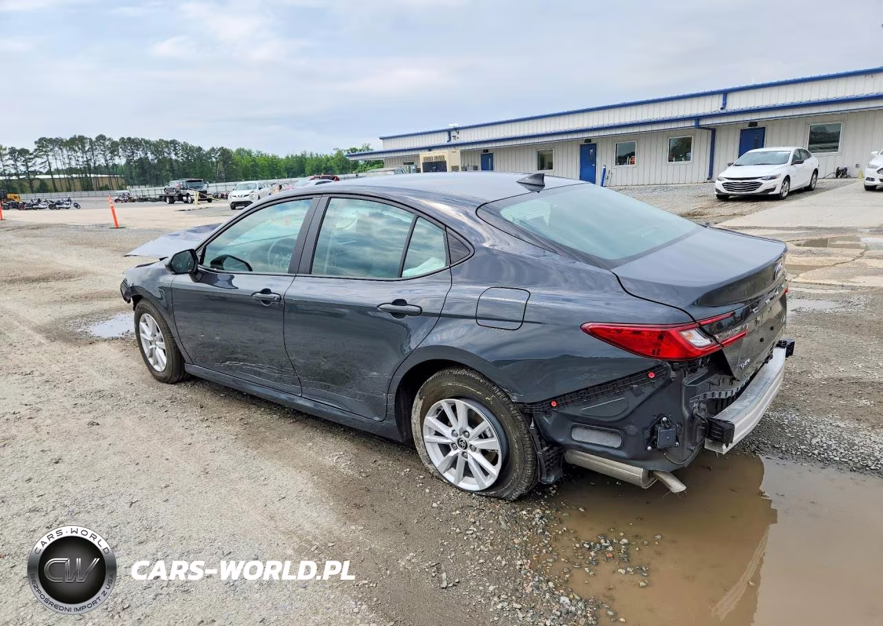 2026 Toyota Camry Le VIN:4T1DAACKXTU703986 - 2