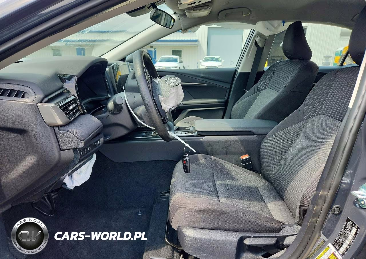 2026 Toyota Camry Le VIN:4T1DAACKXTU703986 - 7