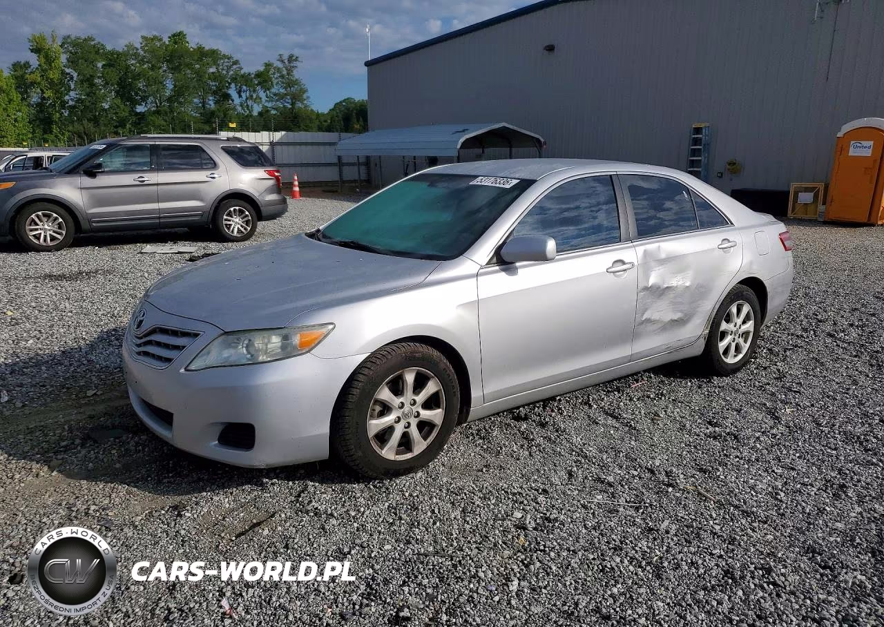 2011 Toyota Camry Le – zdjęcie 1 z 12