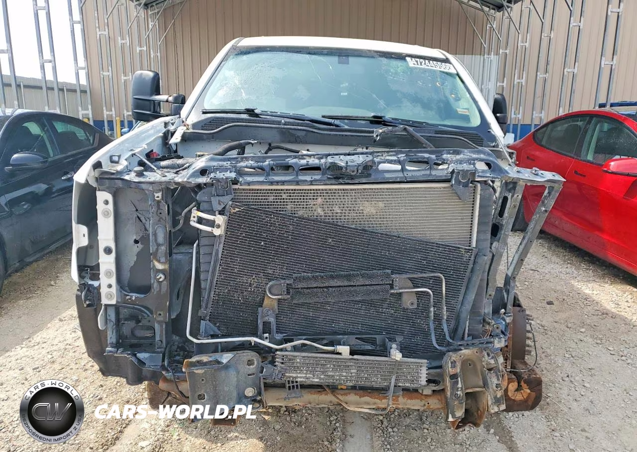 2018 Chevrolet Silverado K2500 Heavy Duty VIN:1GC1KUEG5JF240610 - 5