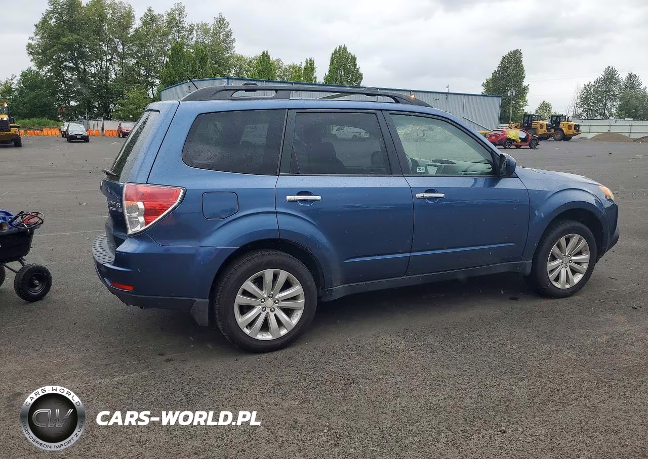 2011 Subaru Forester 2.5X Premium VIN:JF2SHADC1BH732672 - 3