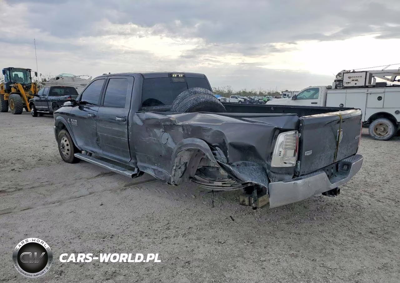2018 Ram 3500 Laramie VIN:3C63RRJL5JG334674 - 3