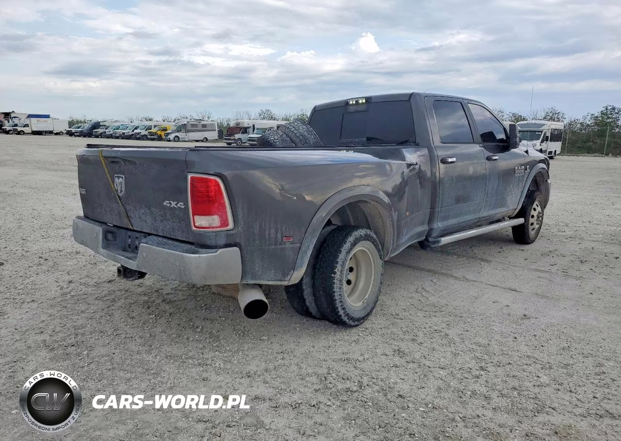 2018 Ram 3500 Laramie VIN:3C63RRJL5JG334674 - 4