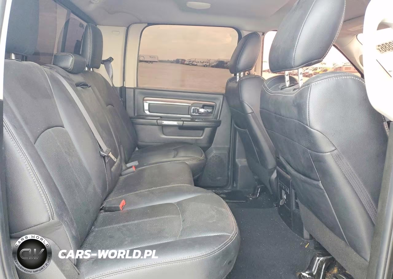 2018 Ram 3500 Laramie VIN:3C63RRJL5JG334674 - 6