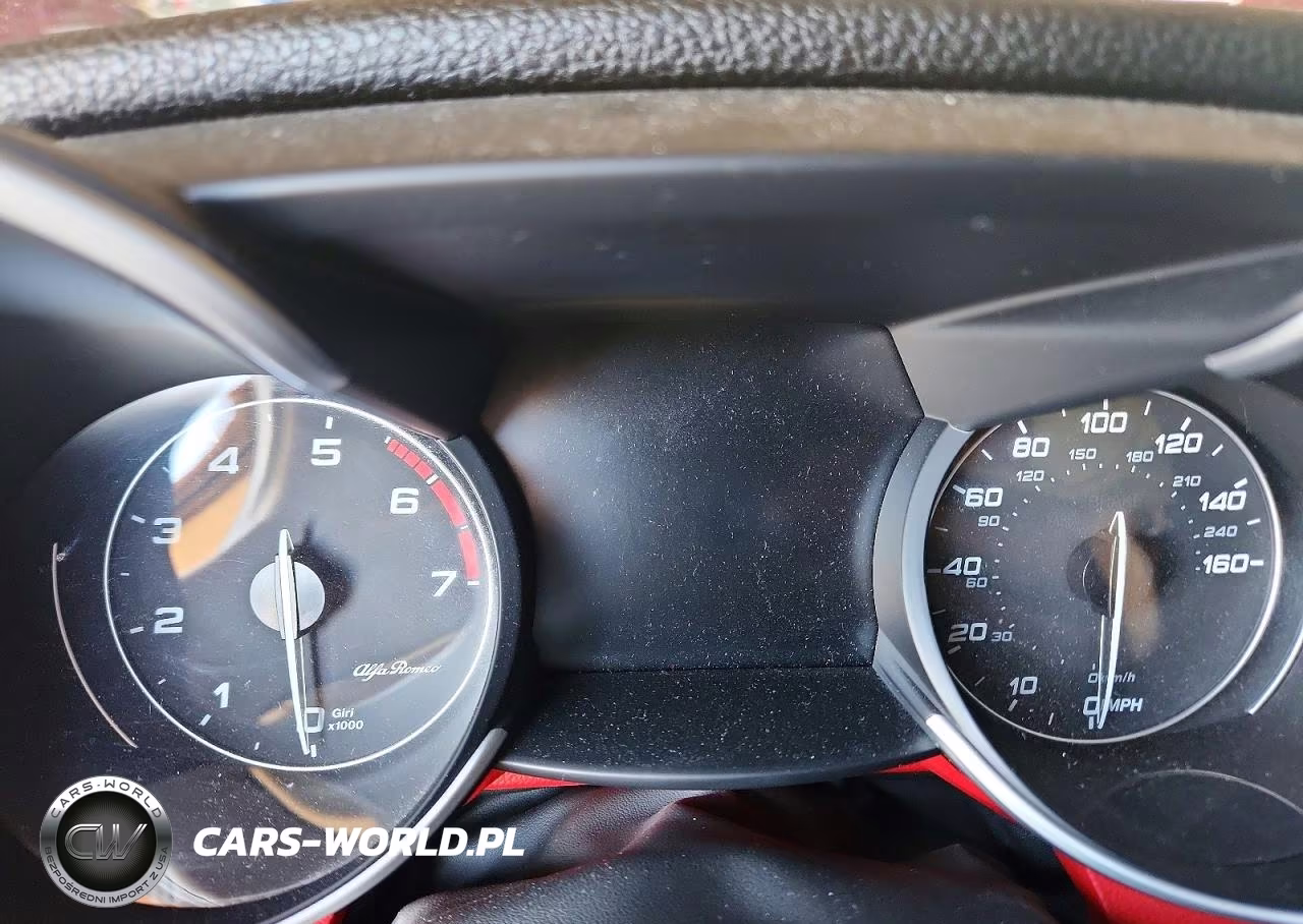 2019 Alfa Romeo Giulia Ti VIN:ZARFAMBN2K7600882 - 9