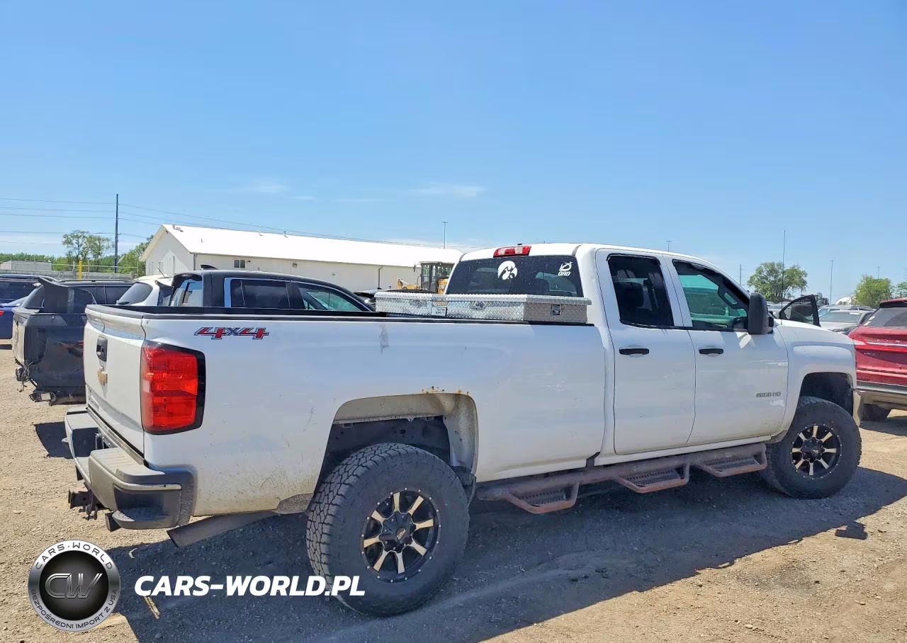 2017 Chevrolet Silverado K2500 Heavy Duty VIN:1GC2KUEG9HZ333370 - 3