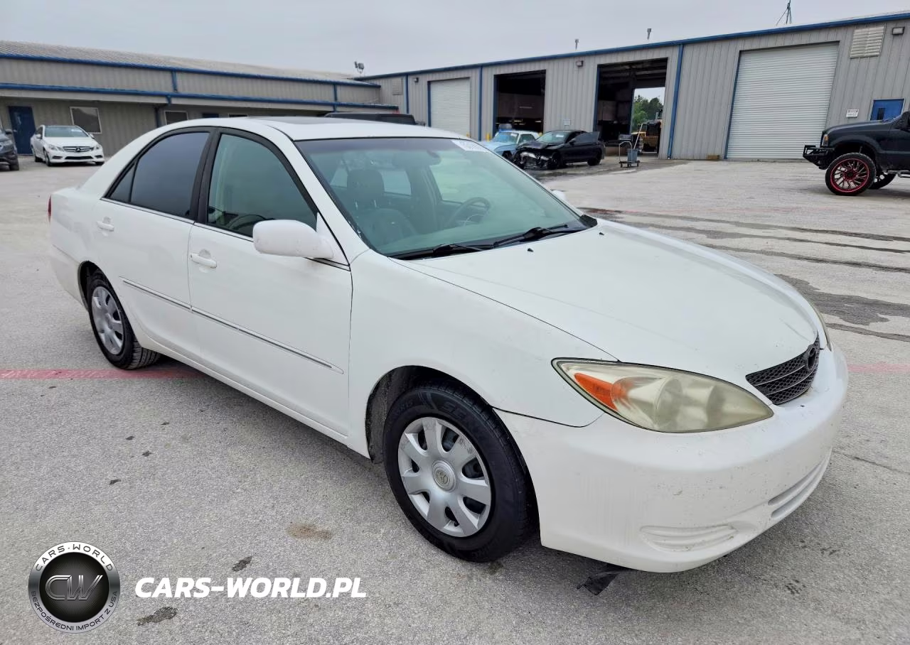 2002 Toyota Camry Le VIN:4T1BE32K52U027812 - 4