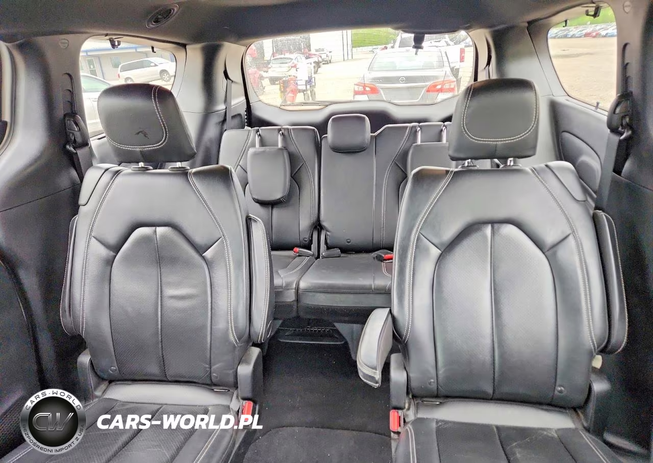 2020 Chrysler Pacifica Touring L VIN:2C4RC3BG2LR268066 - 10