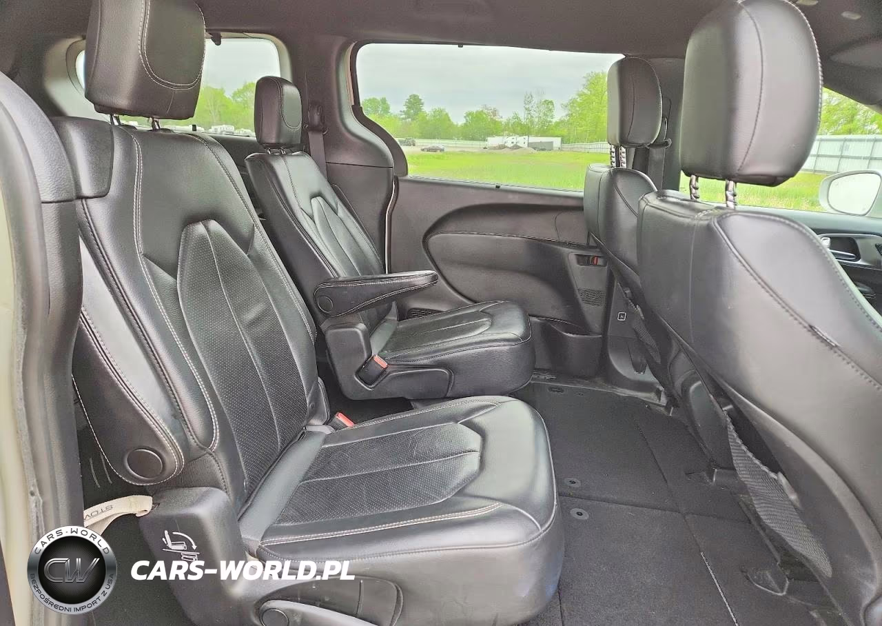2020 Chrysler Pacifica Touring L VIN:2C4RC3BG2LR268066 - 11