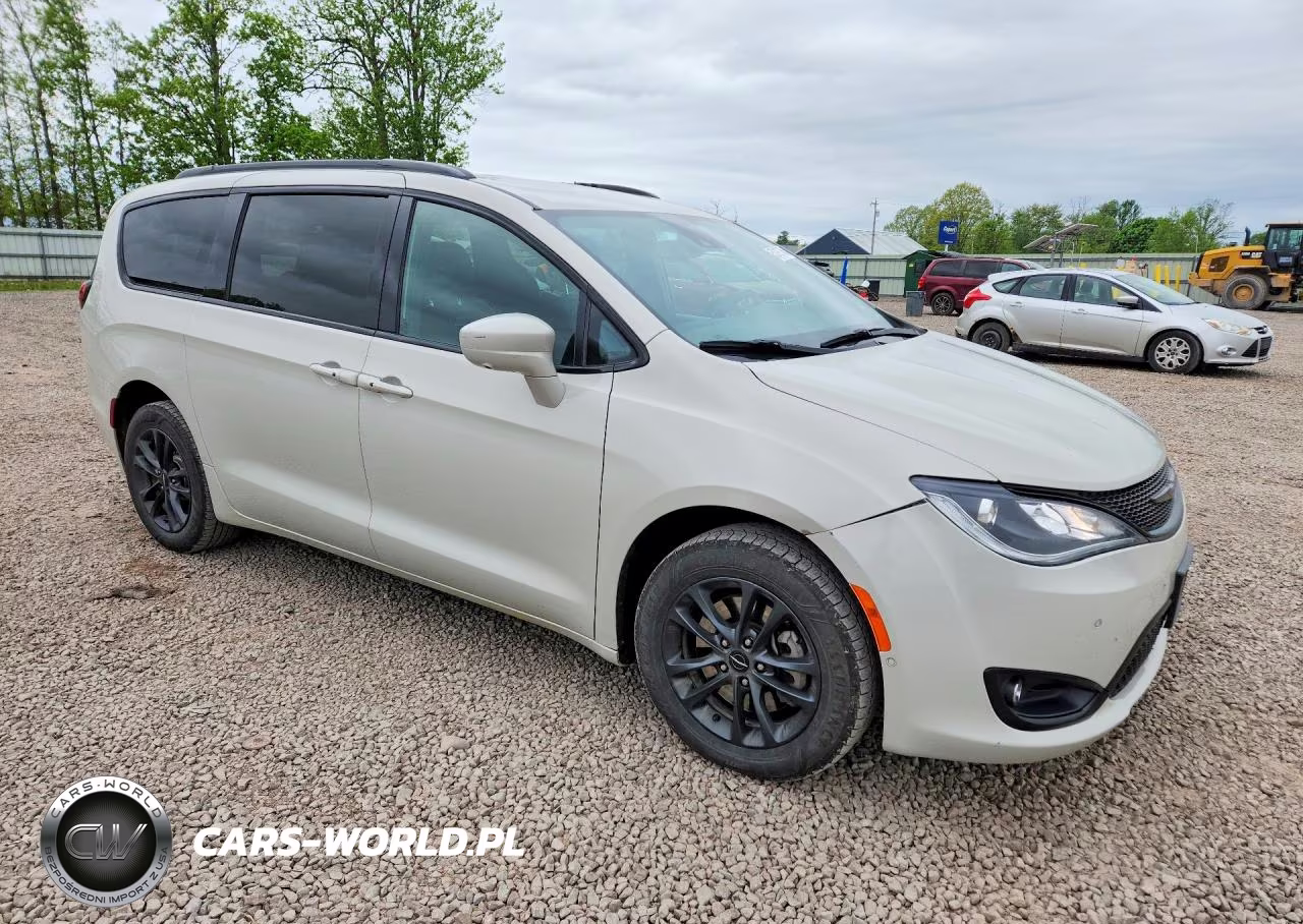 2020 Chrysler Pacifica Touring L VIN:2C4RC3BG2LR268066 - 4