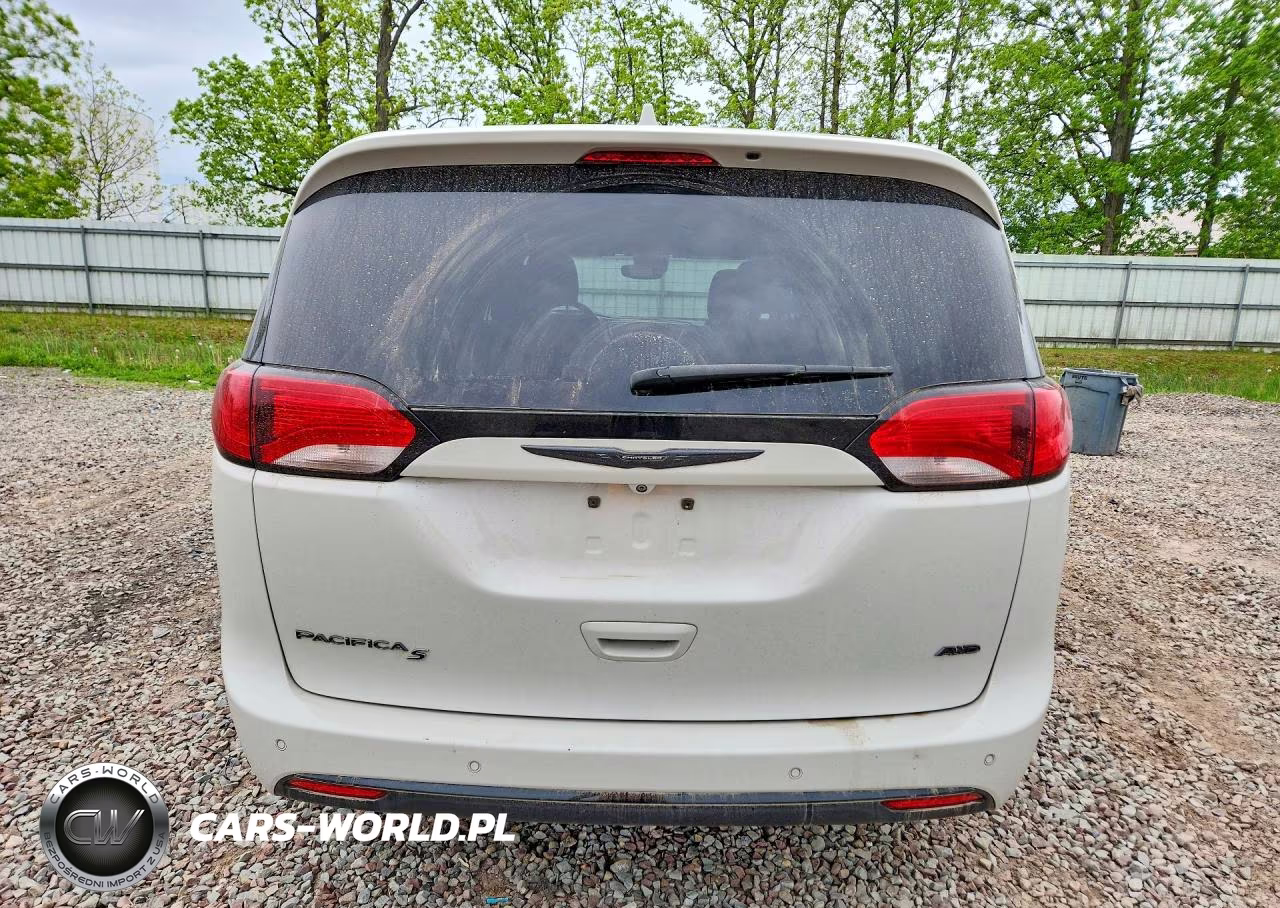 2020 Chrysler Pacifica Touring L VIN:2C4RC3BG2LR268066 - 6