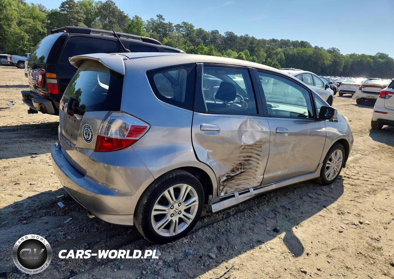 2010 Honda Fit Sport VIN:JHMGE8H4XAC015027 - 3
