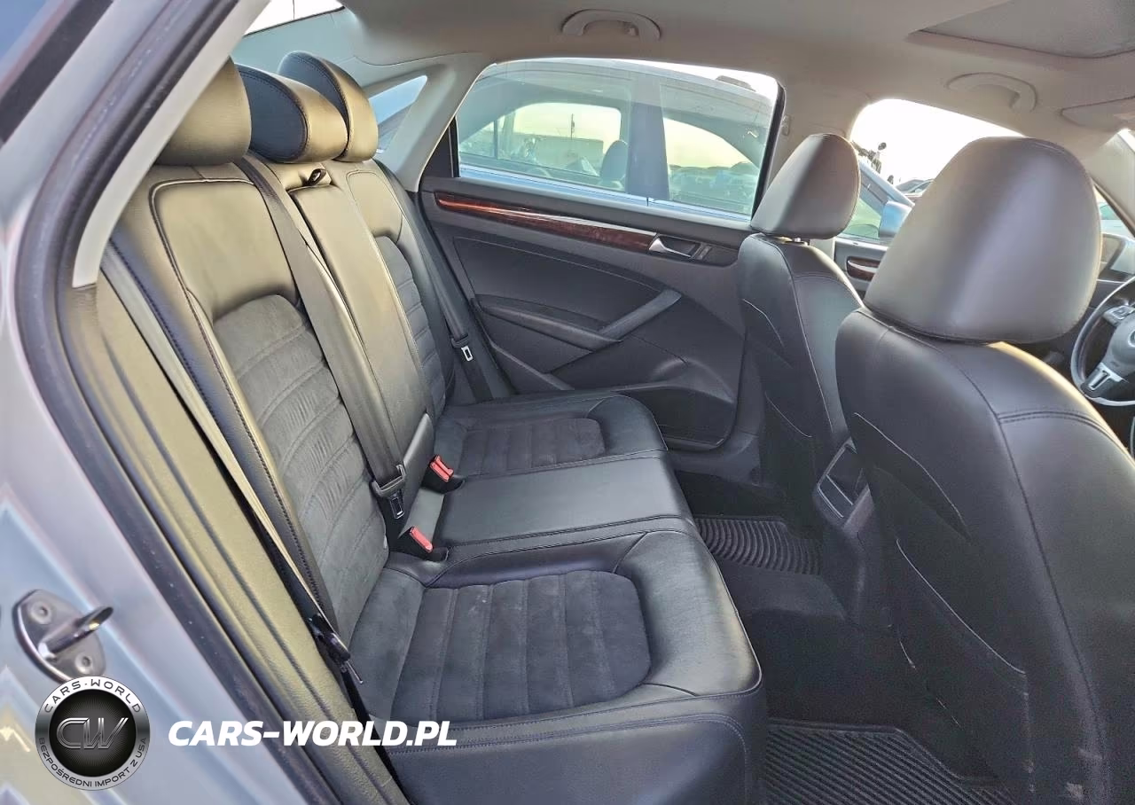 2012 Volkswagen Passat VIN:1VWCM7A37CC021575 - 10