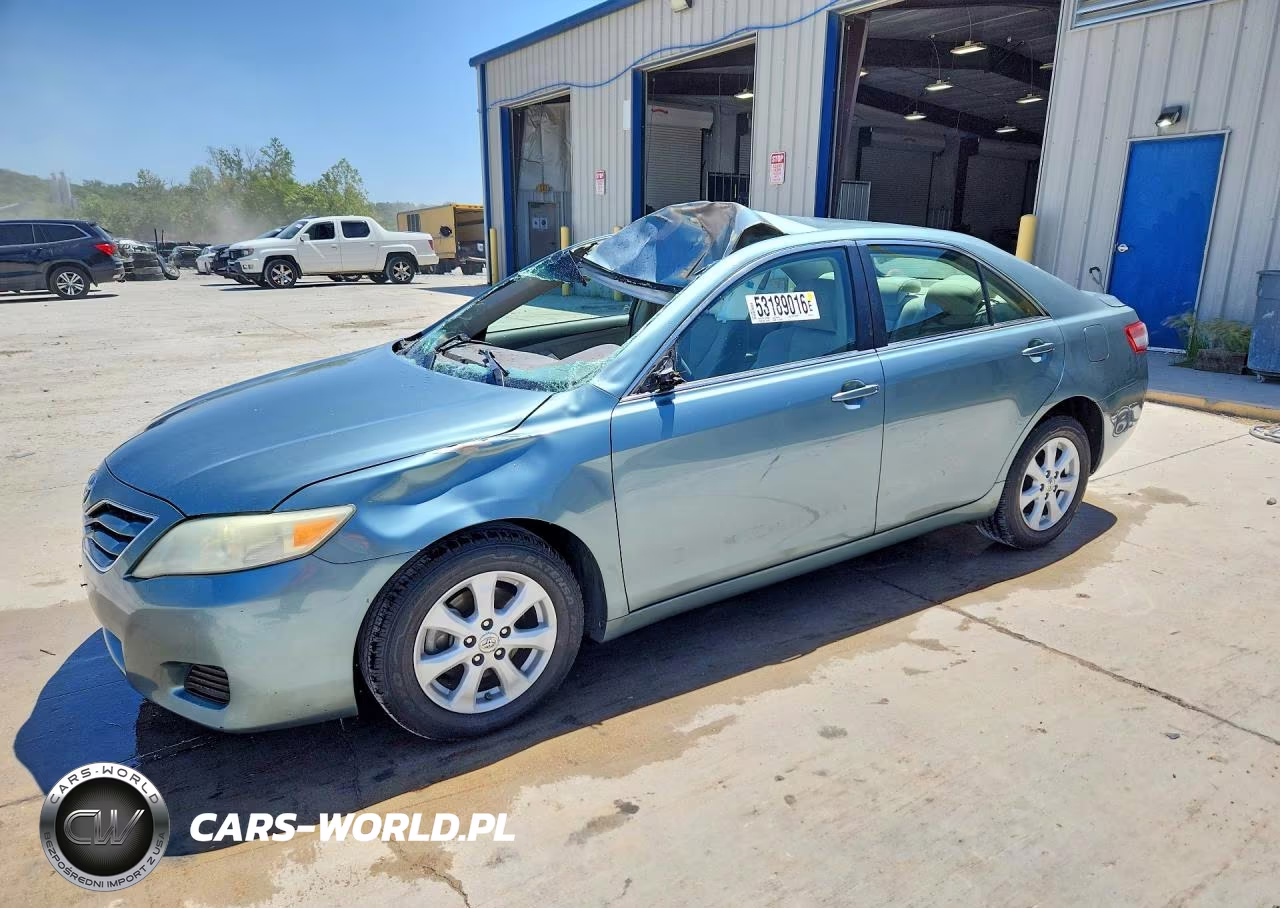 2010 Toyota Camry Le – zdjęcie 1 z 12