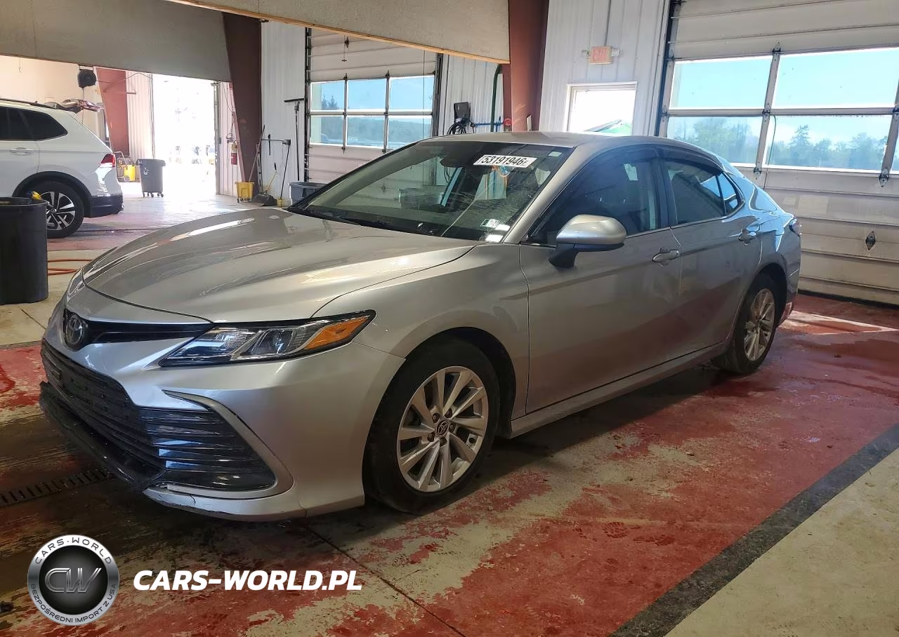 2023 Toyota Camry Le – zdjęcie 1 z 13