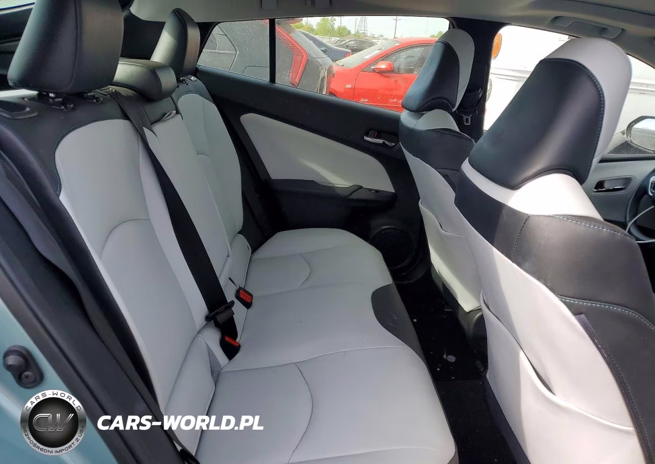 2018 Toyota Prius Four VIN:JTDKARFU5J3061882 - 10