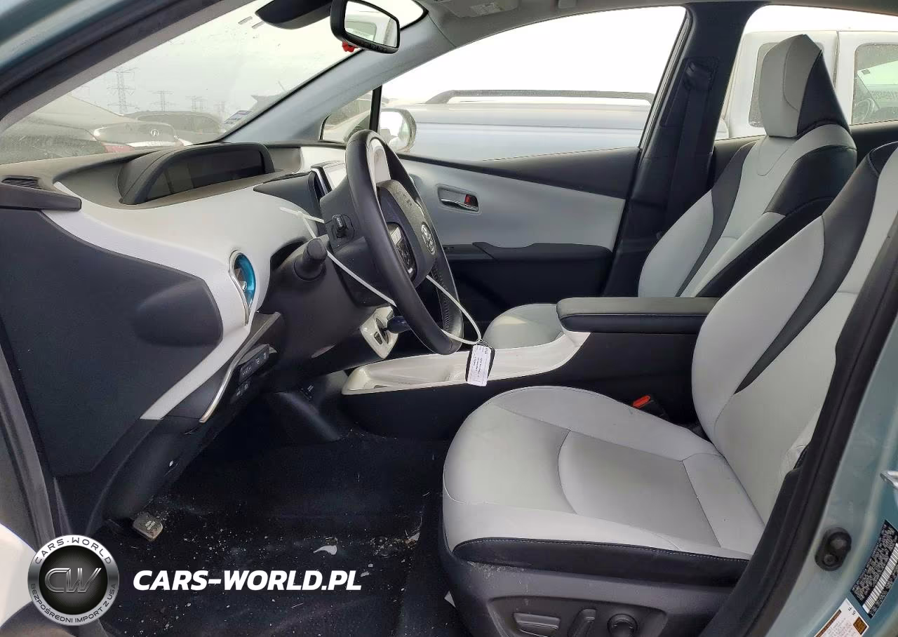 2018 Toyota Prius Four VIN:JTDKARFU5J3061882 - 7