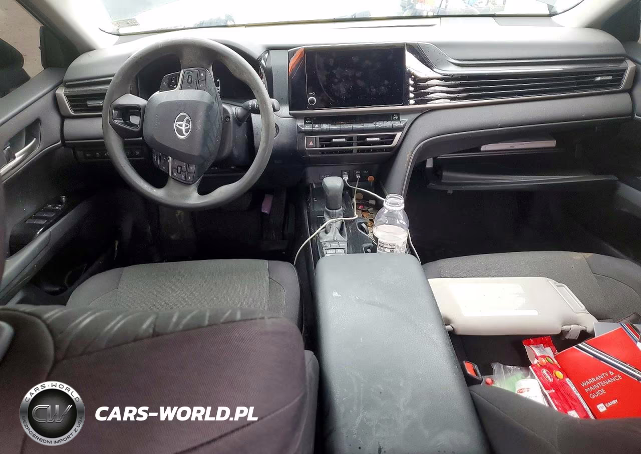 2025 Toyota Camry Le VIN:4T1DAACK3SU639224 - 8