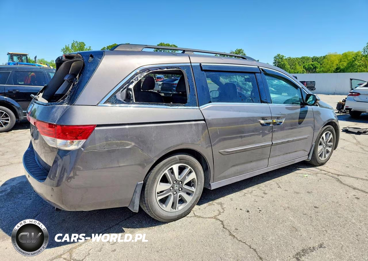 2015 Honda Odyssey Touring VIN:5FNRL5H96FB079845 - 3