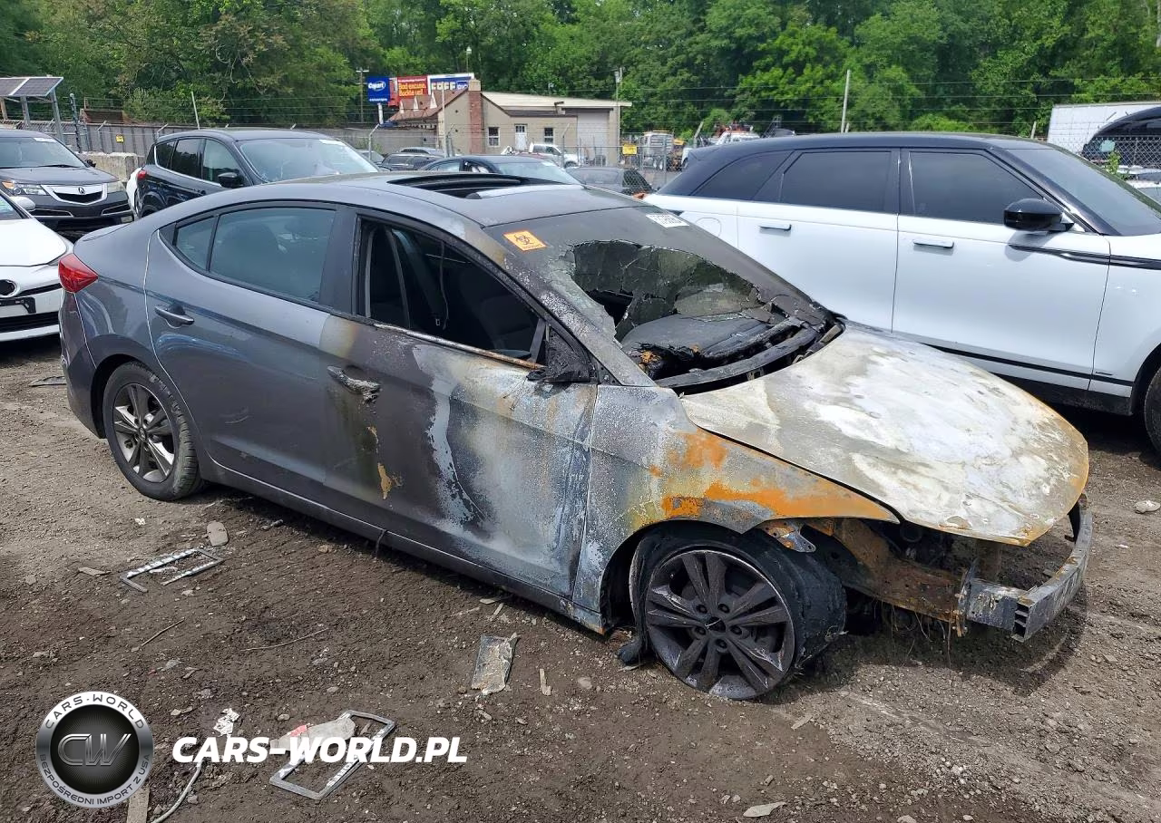 2018 Hyundai Elantra Value Edition VIN:5NPD84LF0JH270688 - 4