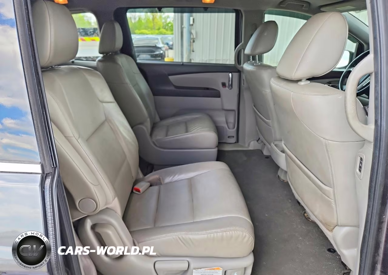 2015 Honda Odyssey Touring VIN:5FNRL5H94FB115564 - 11