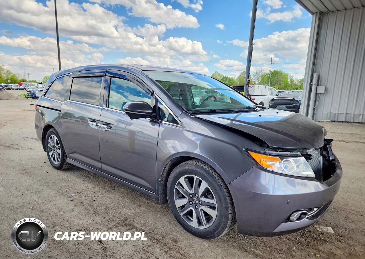 2015 Honda Odyssey Touring VIN:5FNRL5H94FB115564 - 4