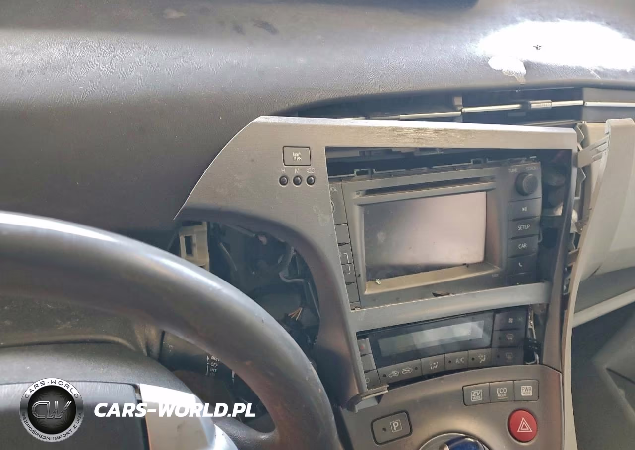 2015 Toyota Prius Two VIN:JTDKN3DU0F0419676 - 9
