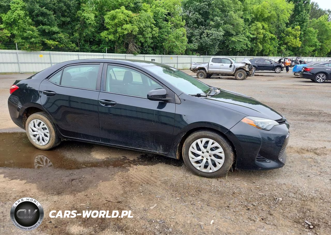 2018 Toyota Corolla Le VIN:5YFBURHE4JP814760 - 4