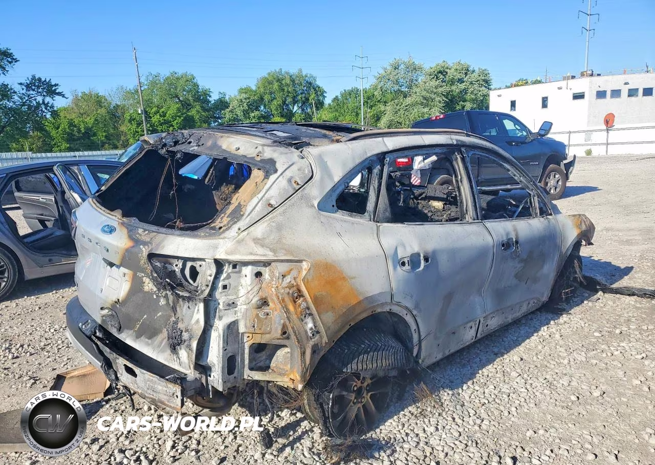 2020 Ford Escape Se VIN:1FMCU0G62LUC38405 - 3