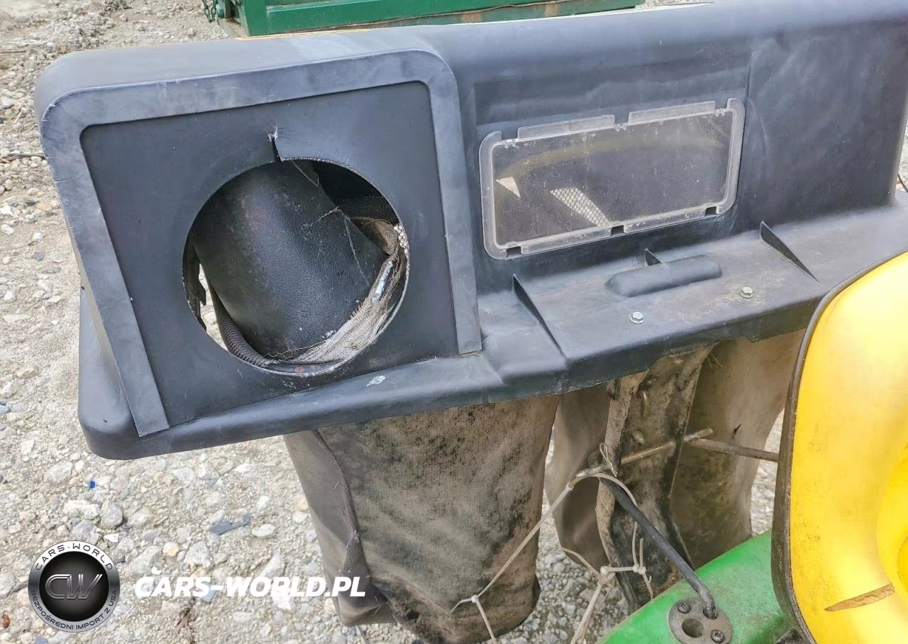 2010 John Deere L100 Lawn Mower VIN:31F7070112E1 - 9