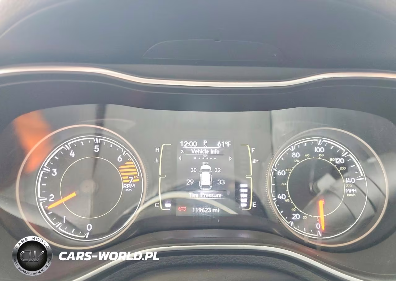 2020 Jeep Cherokee Latitude VIN:1C4PJLCB7LD536371 - 9