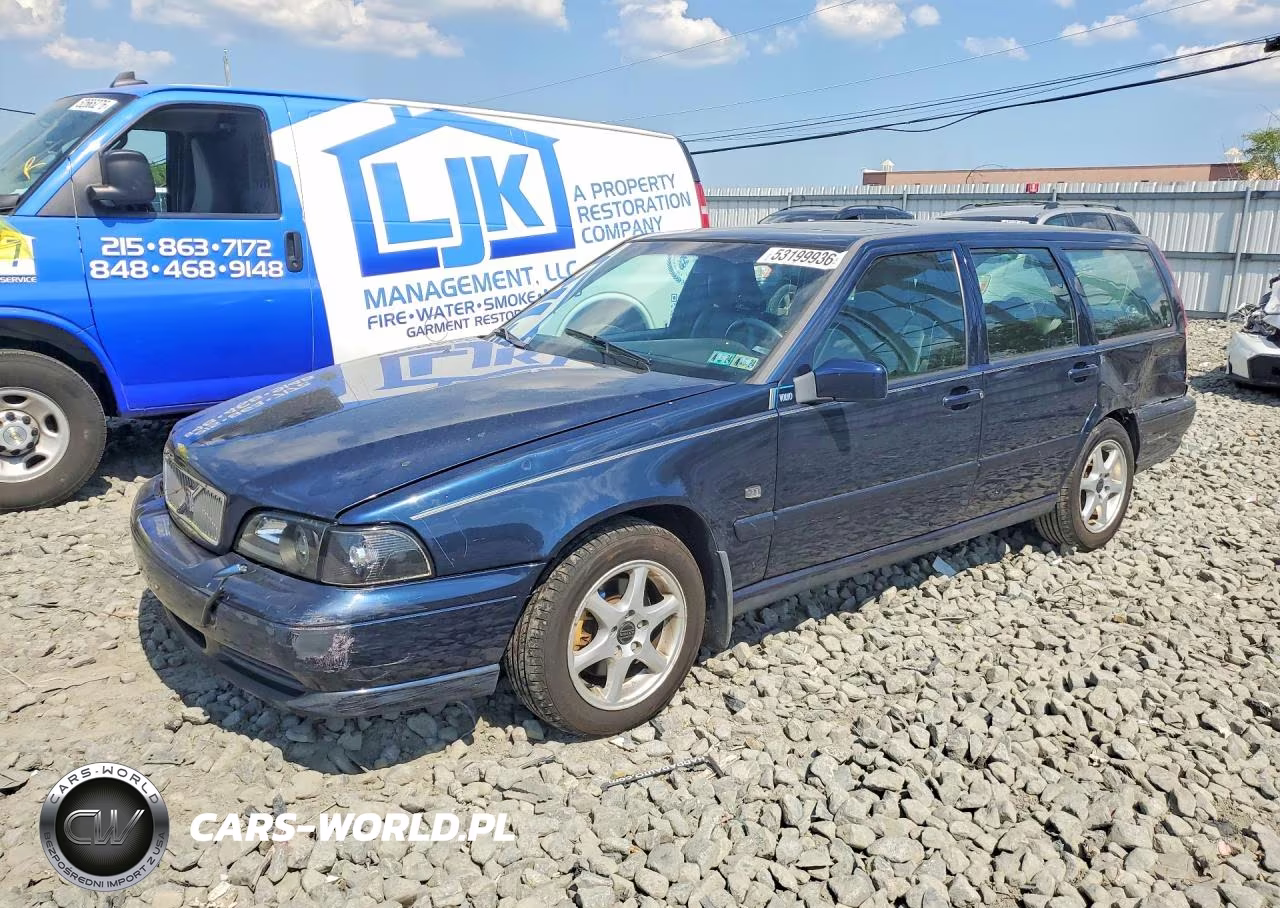 2000 Volvo V70 Base