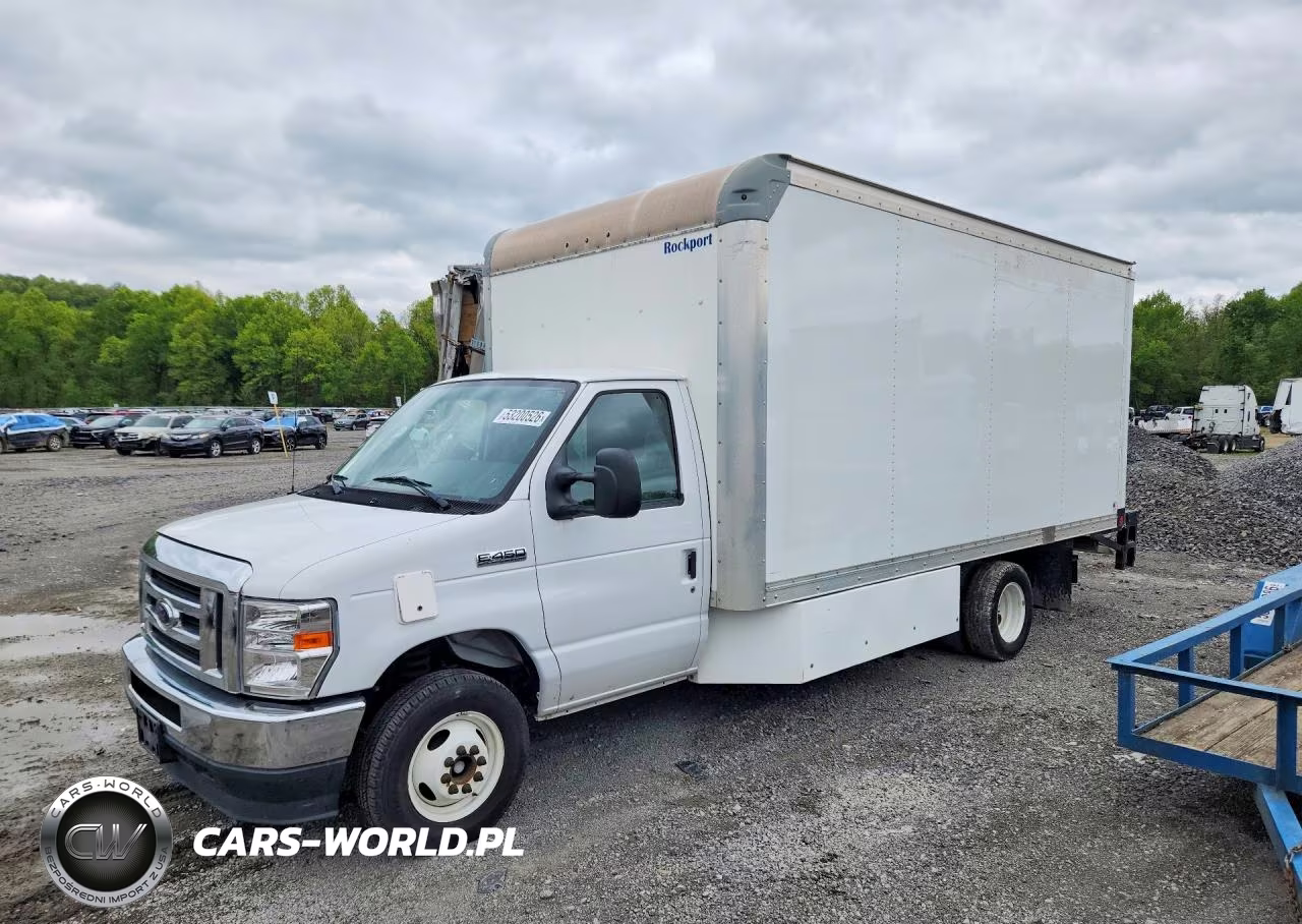 2021 Ford E450 Box Truck