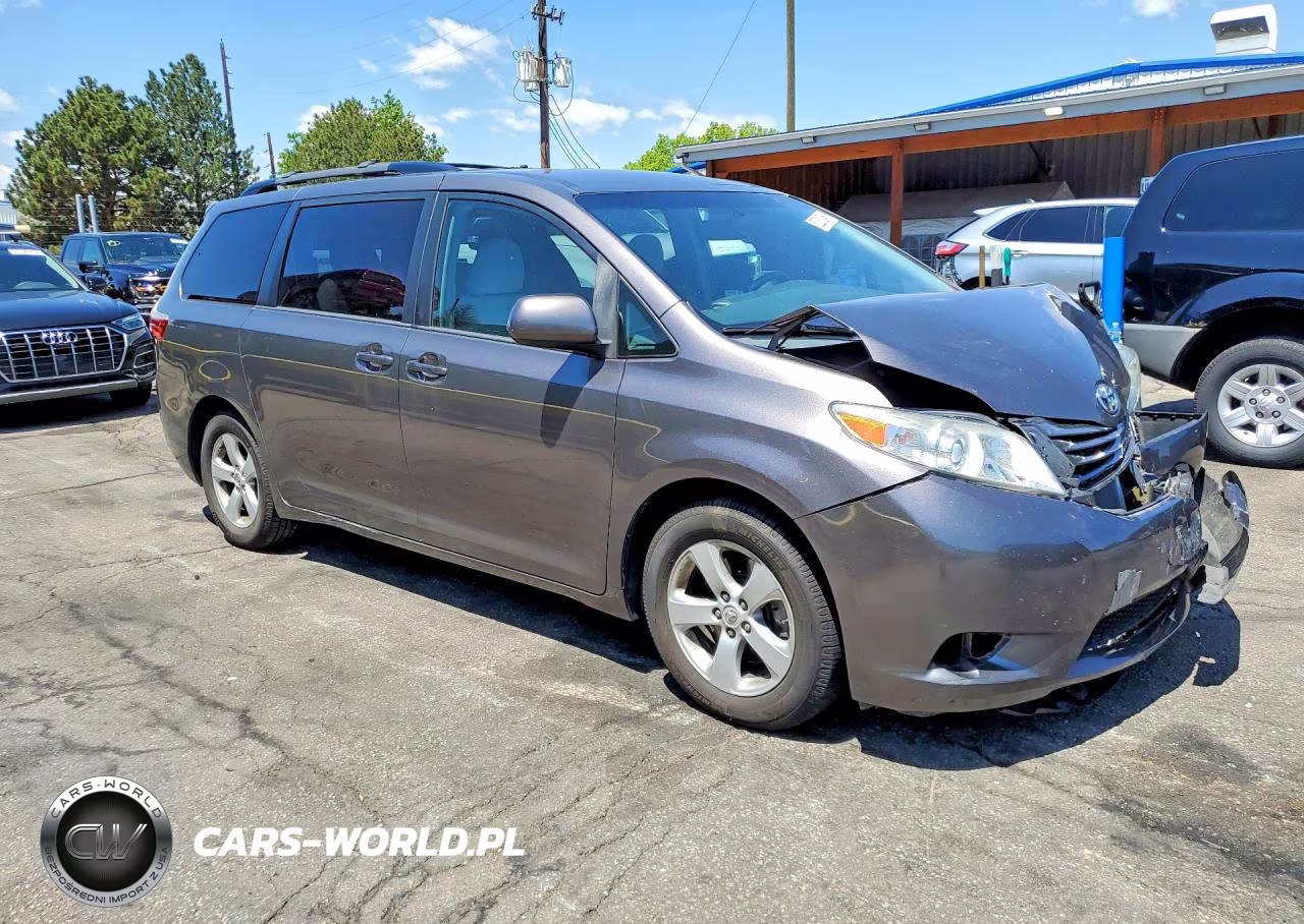 2015 Toyota Sienna Le VIN:5TDKK3DC0FS586455 - 4