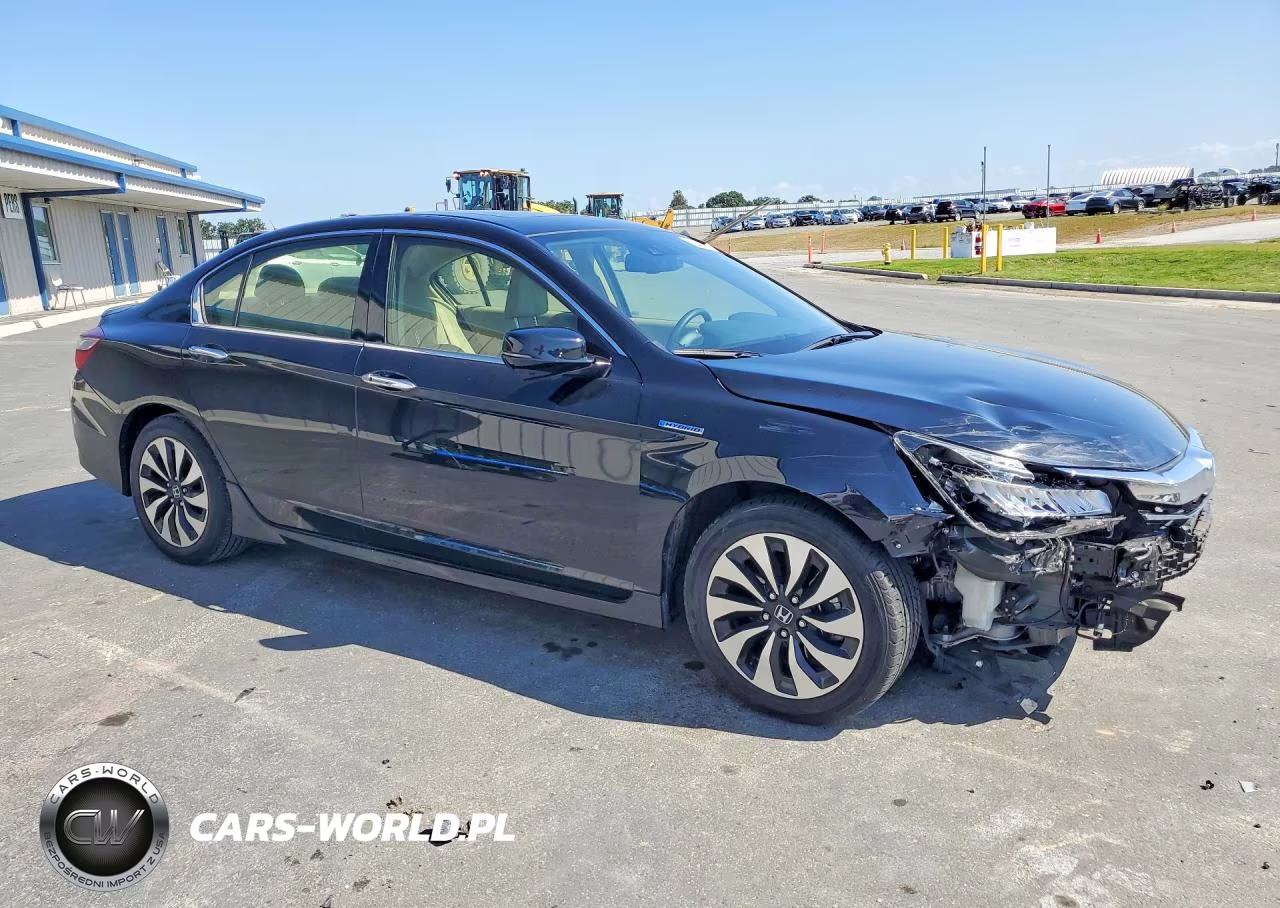 2017 Honda Accord Touring Hybrid VIN:JHMCR6F77HC025822 - 4