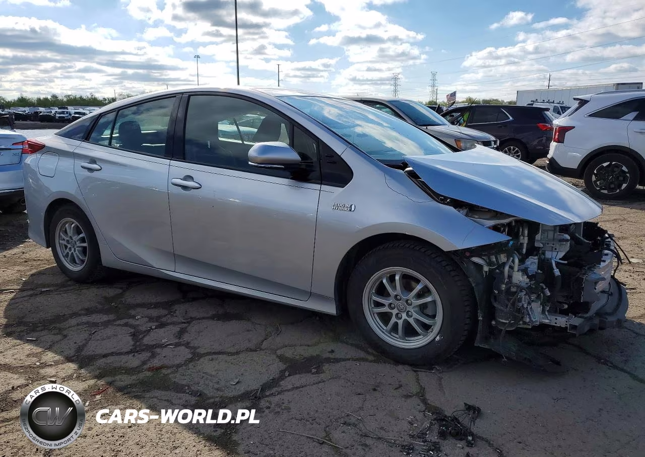 2018 Toyota Prius Prime Advanced VIN:JTDKARFP0J3072296 - 4
