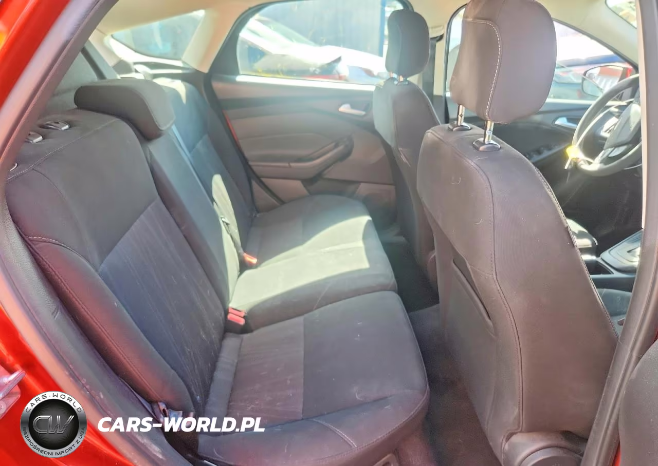 2018 Ford Focus Se VIN:1FADP3K20JL331325 - 10