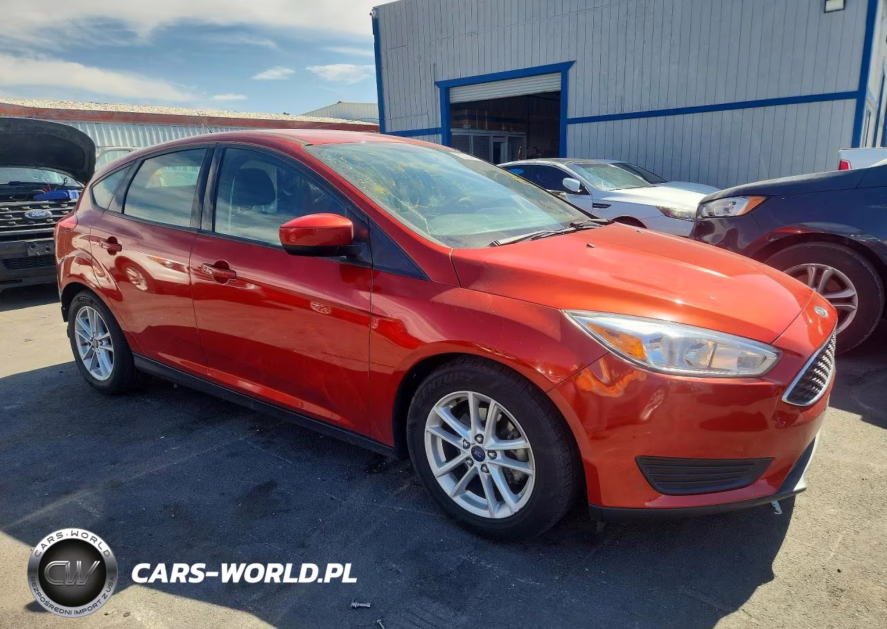 2018 Ford Focus Se VIN:1FADP3K20JL331325 - 4