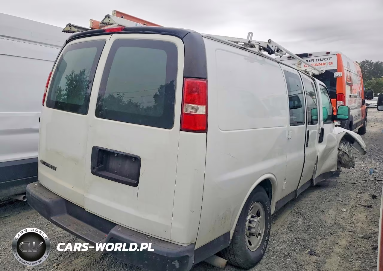 2017 Chevrolet Express G2500 VIN:1GCWGAFF1H1180179 - 3